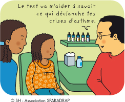 Le médecin explique à la petite fille que le test d'allergie va aider à savoir ce qui déclenche ses crises d'asthme.