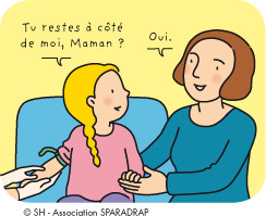 Un enfant qui va avoir une prise de sang avac sa mère qui lui tient la main