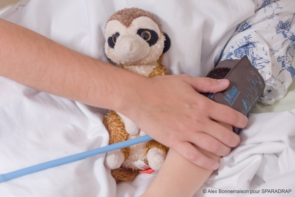 Enfant hospitalisé et son doudou