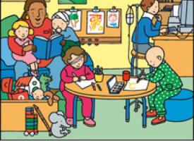 Des enfants et une éducatrice dans la salle de jeux d'un hôpital