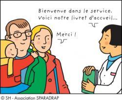 Une famille arrive à l'hôpital, une infirmière les accueille et leur donne un livret